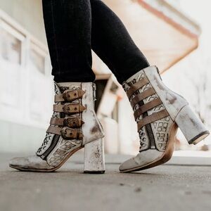 🦄 RARE Freebird by Steven Julia in Ice, size 9